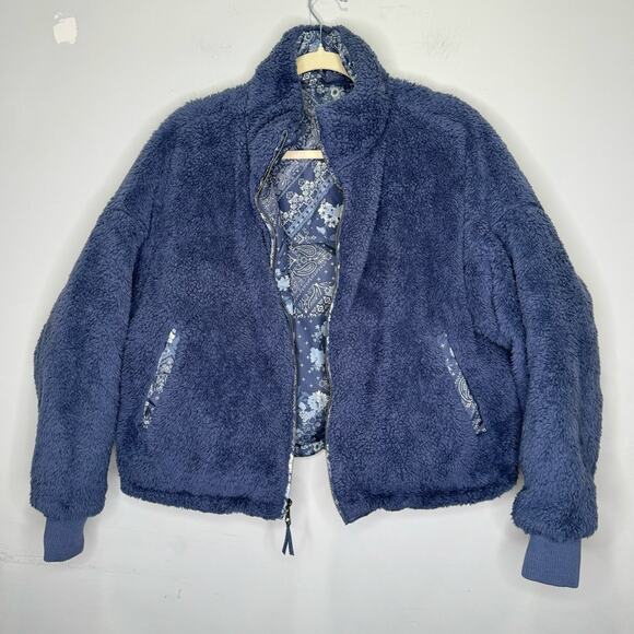 American Eagle AE Bandana Print Reversible Chill Puffer Oversized fit Paisley - Picture 7 of 12